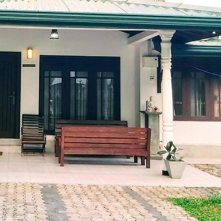 Villa Senan - 2 Apartments - Mirissa Bilik gambar