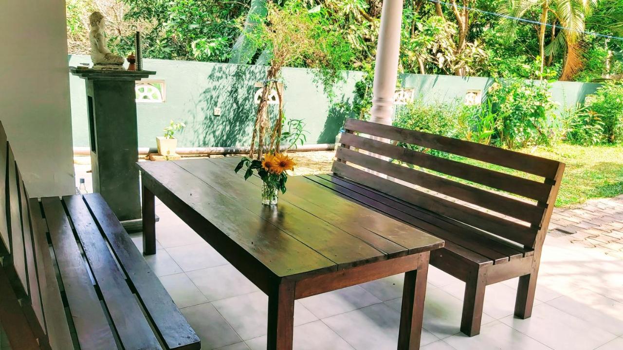 Villa Senan - 2 Apartments - Mirissa Luaran gambar