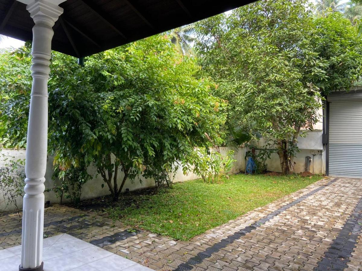 Villa Senan - 2 Apartments - Mirissa Luaran gambar